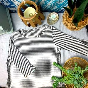 Old Navy 6/7 Small Black and White Thin Striped T shirt Dress - Play Condition